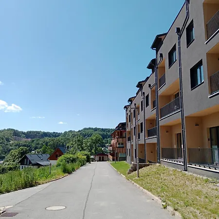 Vyhledy-slunecna Louka 公寓
